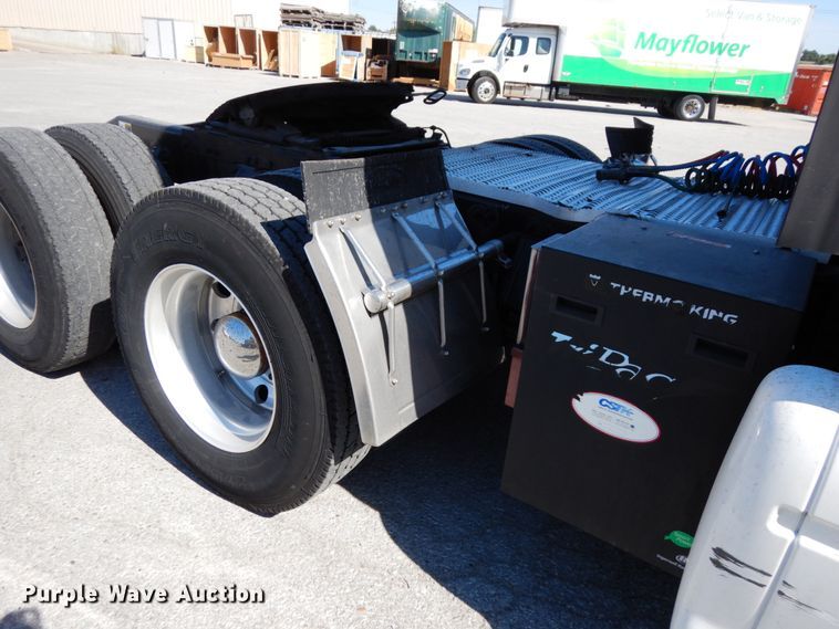 image for item DH6614 2012 Peterbilt 587  semi truck