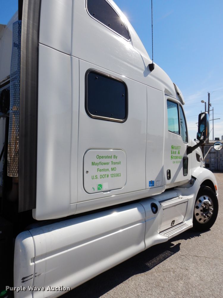 image for item DH6614 2012 Peterbilt 587  semi truck