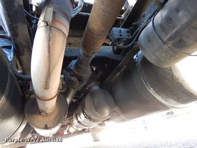 image for item DH6614 2012 Peterbilt 587  semi truck