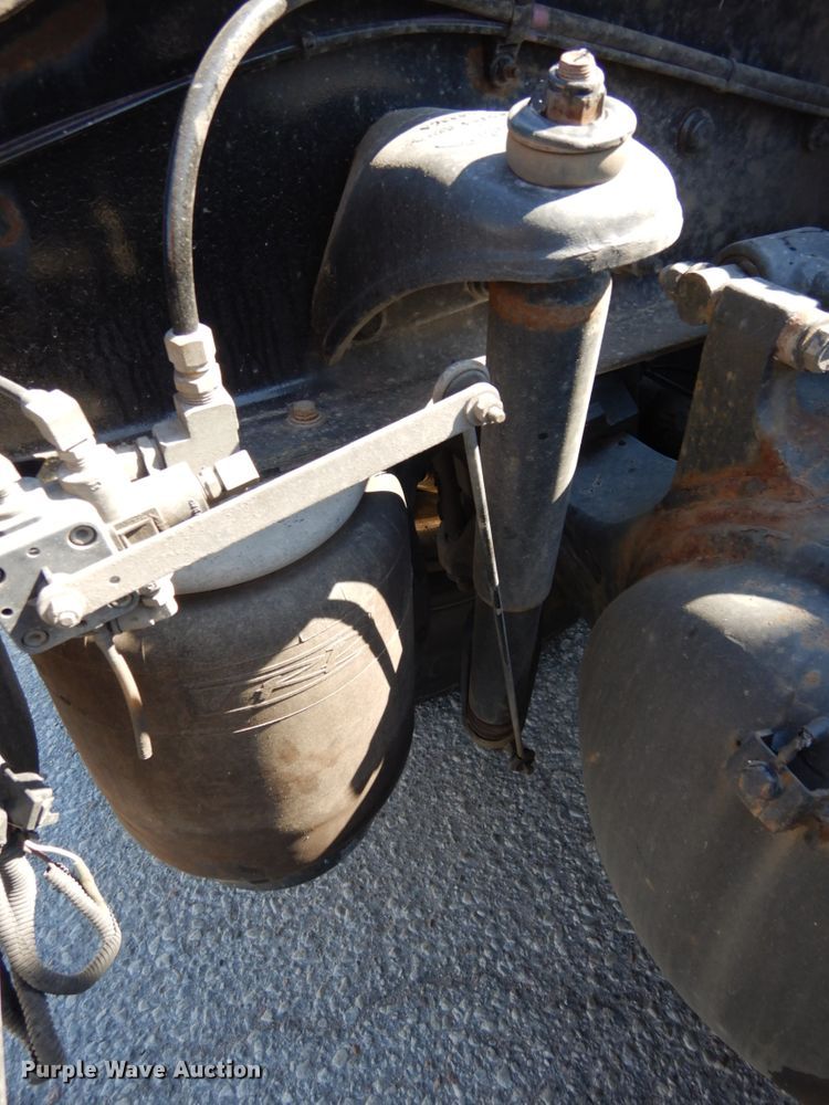 image for item DH6614 2012 Peterbilt 587  semi truck