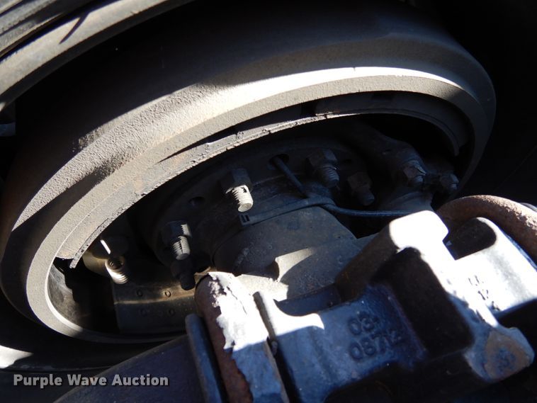 image for item DH6614 2012 Peterbilt 587  semi truck