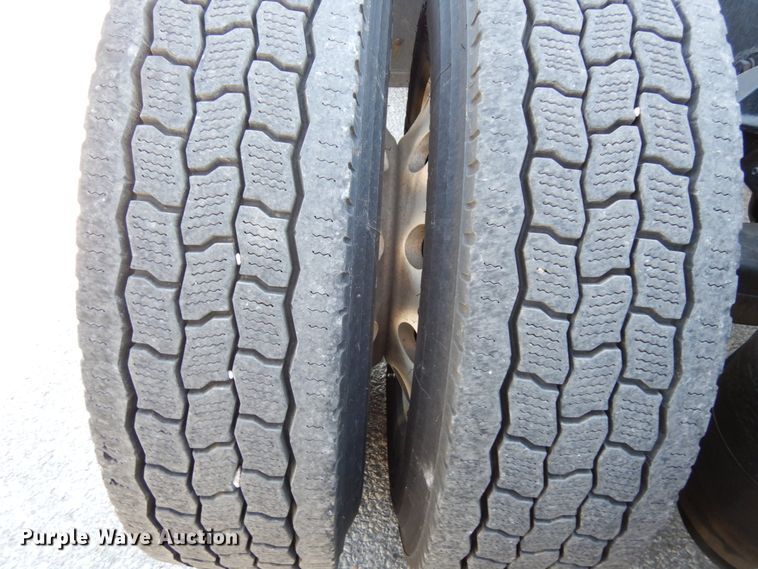 image for item DH6614 2012 Peterbilt 587  semi truck