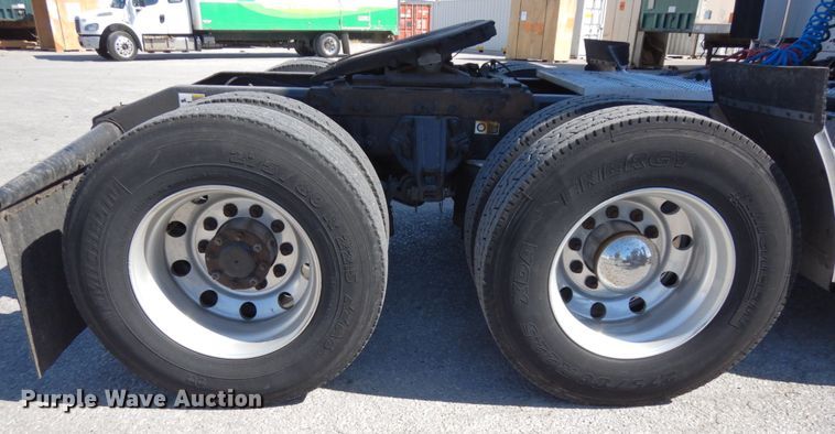 image for item DH6614 2012 Peterbilt 587  semi truck