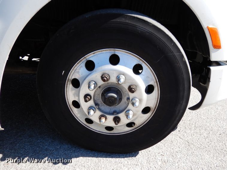 image for item DH6614 2012 Peterbilt 587  semi truck