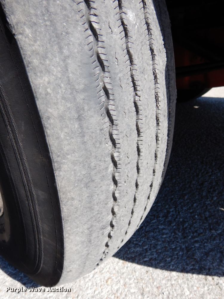 image for item DH6614 2012 Peterbilt 587  semi truck