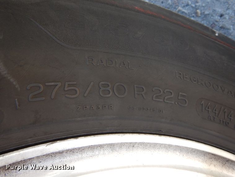 image for item DH6614 2012 Peterbilt 587  semi truck