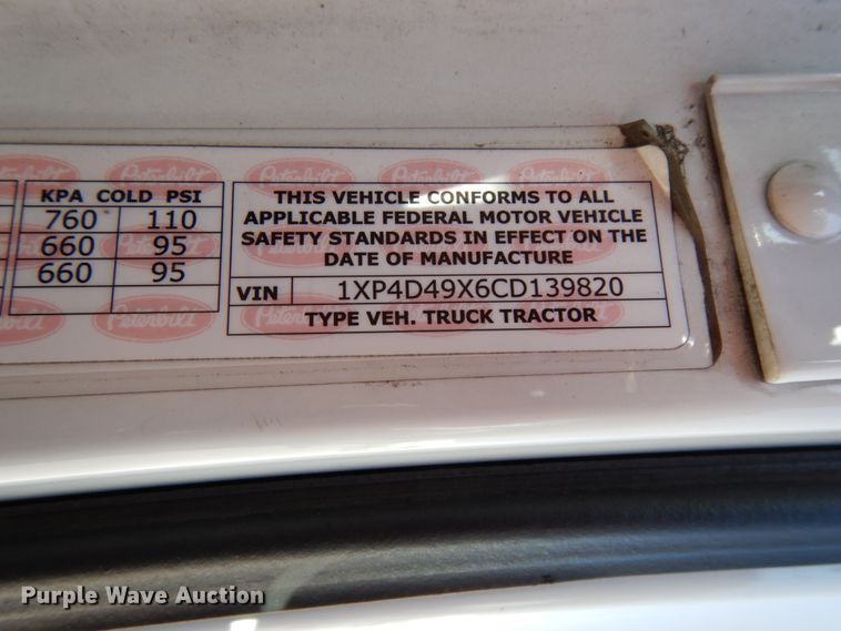 image for item DH6614 2012 Peterbilt 587  semi truck