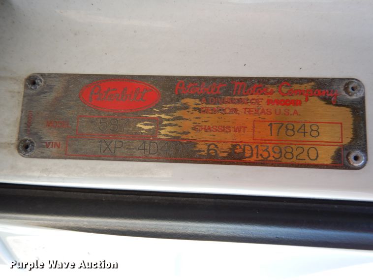 image for item DH6614 2012 Peterbilt 587  semi truck