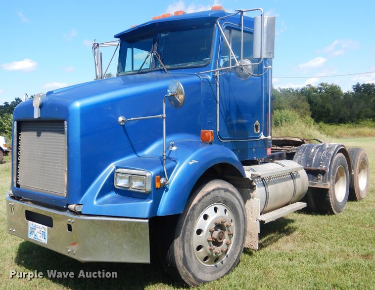 image for item DI0400 1994 Kenworth T450  semi truck