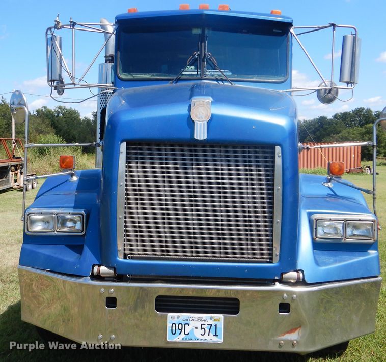 image for item DI0400 1994 Kenworth T450  semi truck