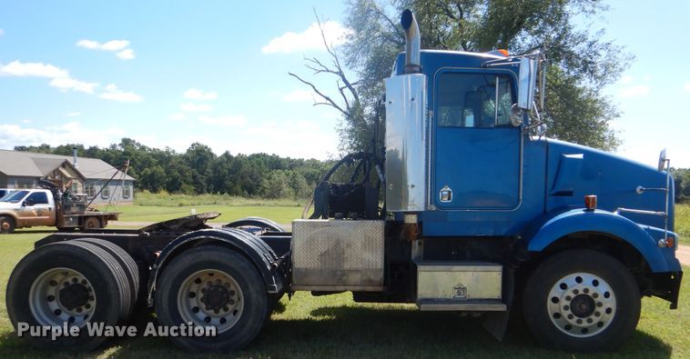 image for item DI0400 1994 Kenworth T450  semi truck