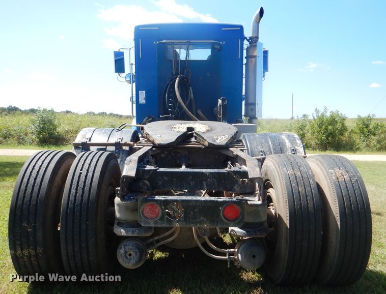 image for item DI0400 1994 Kenworth T450  semi truck