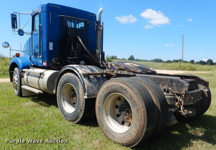 image for item DI0400 1994 Kenworth T450  semi truck