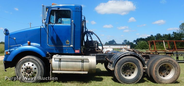 image for item DI0400 1994 Kenworth T450  semi truck