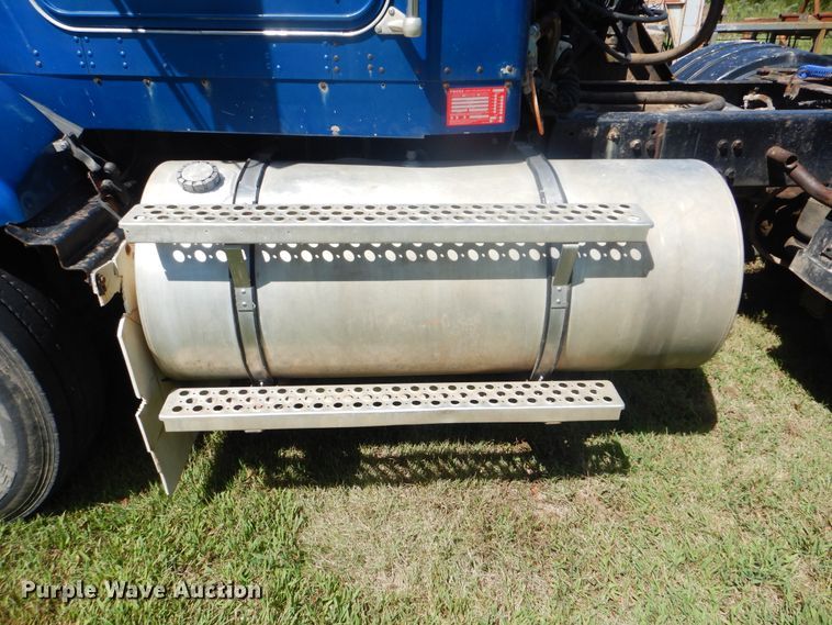 image for item DI0400 1994 Kenworth T450  semi truck