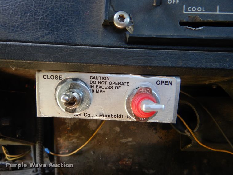 image for item DI0400 1994 Kenworth T450  semi truck