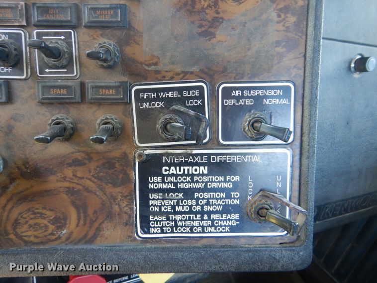 image for item DI0400 1994 Kenworth T450  semi truck