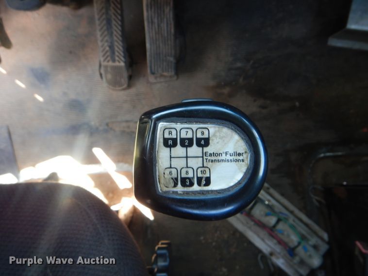 image for item DI0400 1994 Kenworth T450  semi truck