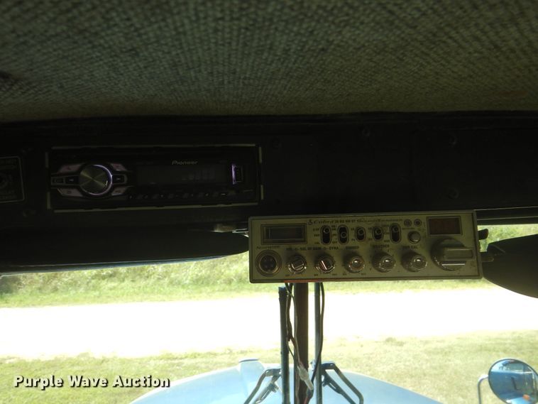 image for item DI0400 1994 Kenworth T450  semi truck