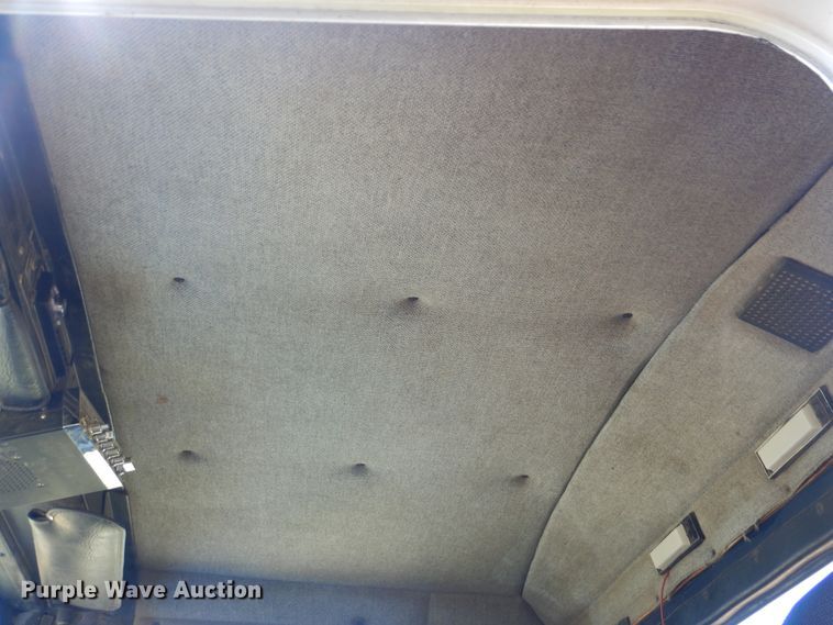 image for item DI0400 1994 Kenworth T450  semi truck