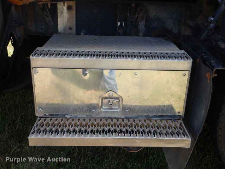 image for item DI0400 1994 Kenworth T450  semi truck