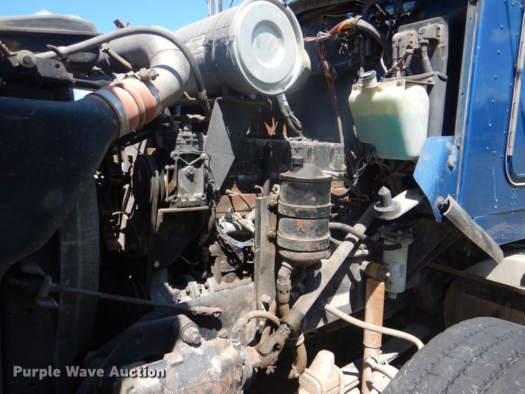 image for item DI0400 1994 Kenworth T450  semi truck