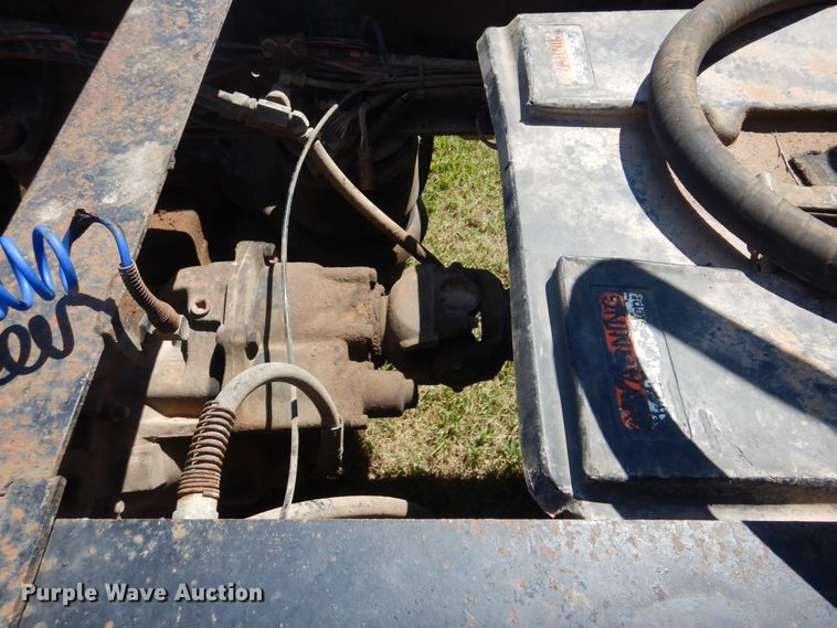 image for item DI0400 1994 Kenworth T450  semi truck