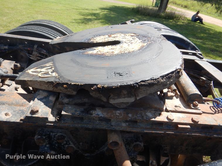 image for item DI0400 1994 Kenworth T450  semi truck