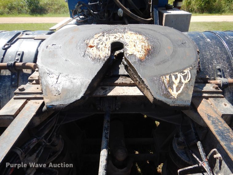 image for item DI0400 1994 Kenworth T450  semi truck