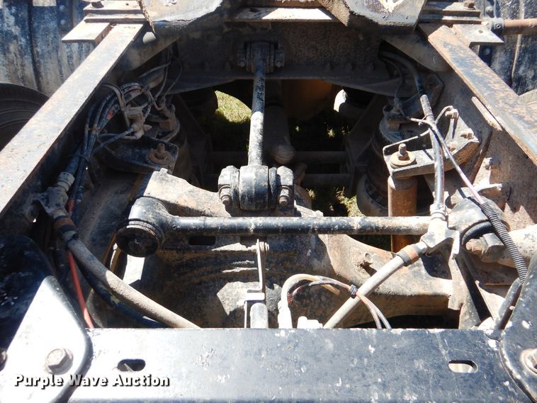 image for item DI0400 1994 Kenworth T450  semi truck