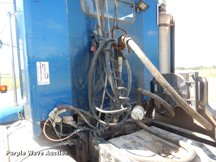 image for item DI0400 1994 Kenworth T450  semi truck