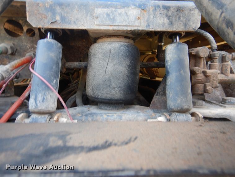 image for item DI0400 1994 Kenworth T450  semi truck