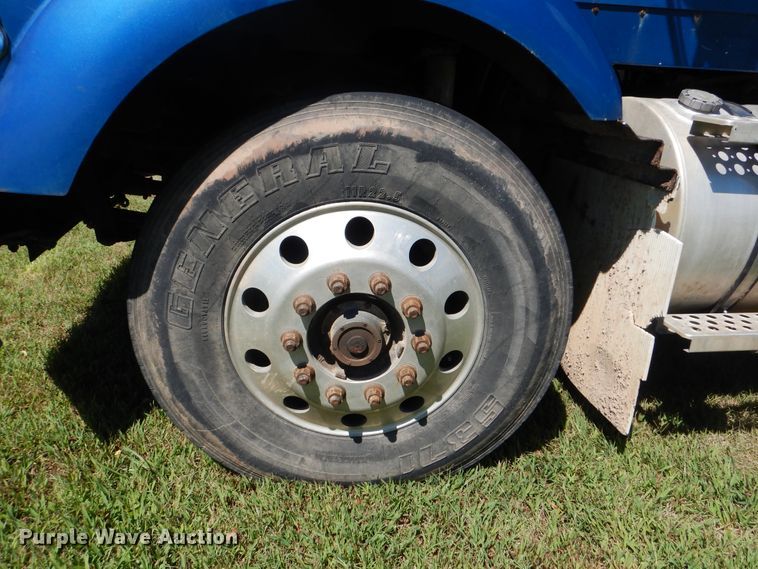 image for item DI0400 1994 Kenworth T450  semi truck