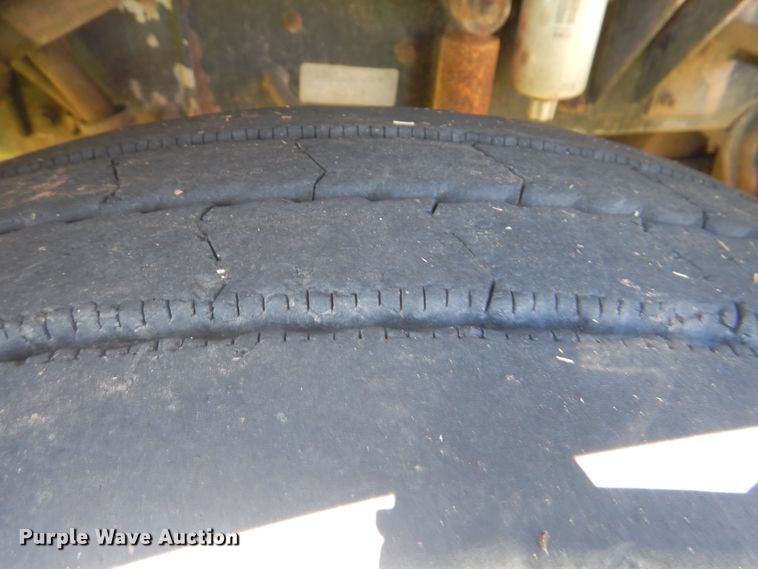 image for item DI0400 1994 Kenworth T450  semi truck