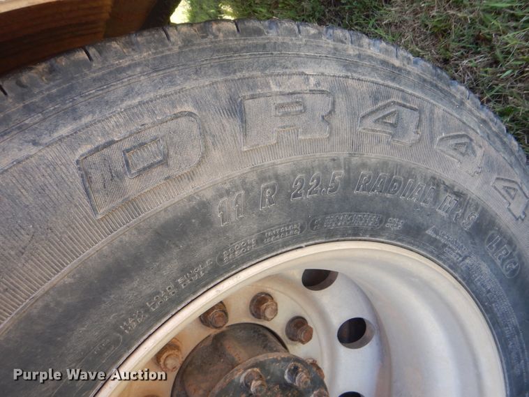 image for item DI0400 1994 Kenworth T450  semi truck