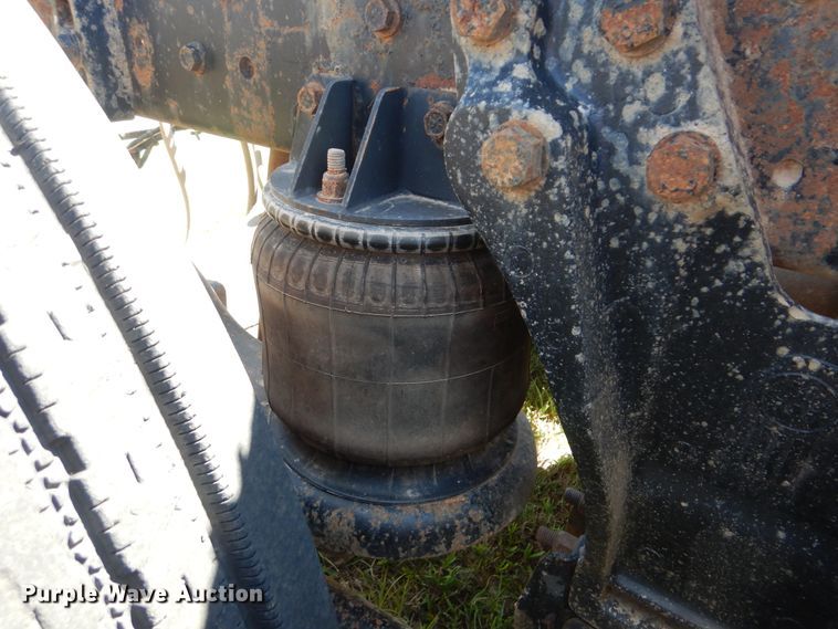 image for item DI0400 1994 Kenworth T450  semi truck