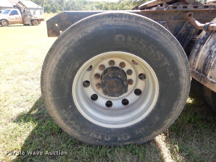 image for item DI0400 1994 Kenworth T450  semi truck