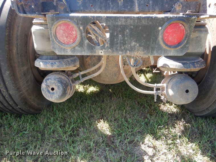 image for item DI0400 1994 Kenworth T450  semi truck