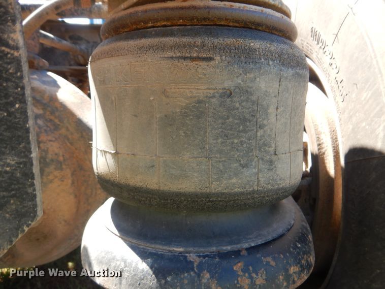 image for item DI0400 1994 Kenworth T450  semi truck