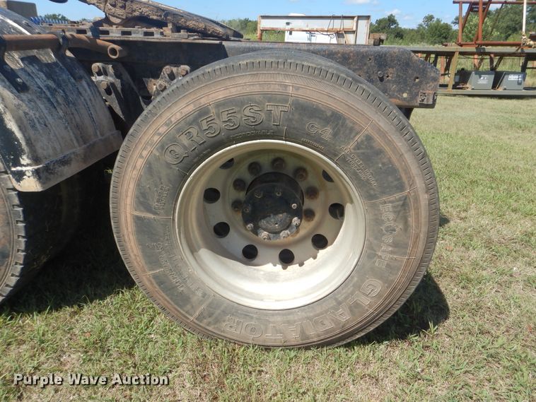 image for item DI0400 1994 Kenworth T450  semi truck