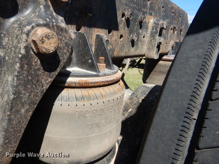 image for item DI0400 1994 Kenworth T450  semi truck