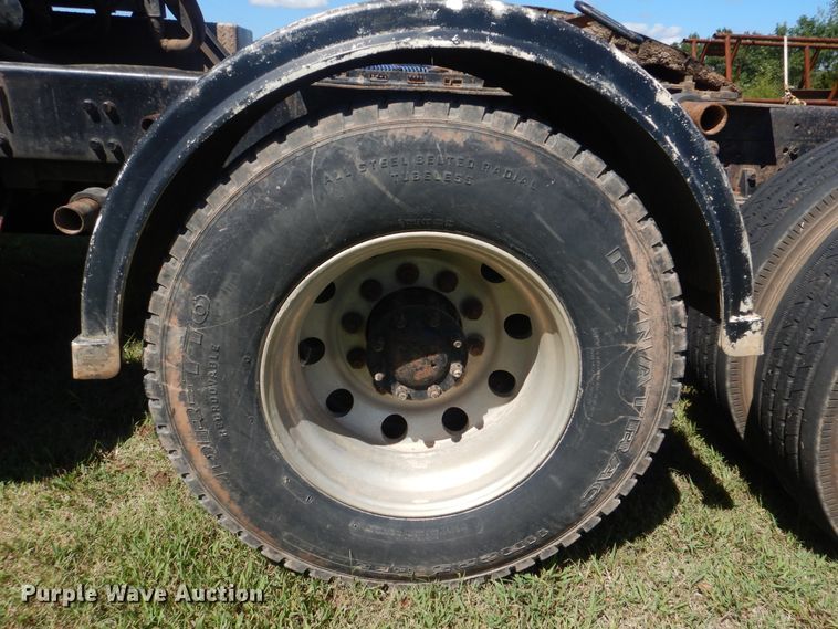 image for item DI0400 1994 Kenworth T450  semi truck