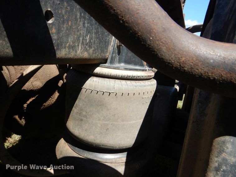 image for item DI0400 1994 Kenworth T450  semi truck