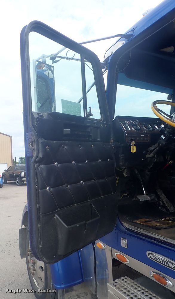 image for item DI4735 1998 Freightliner Classic X2  semi truck