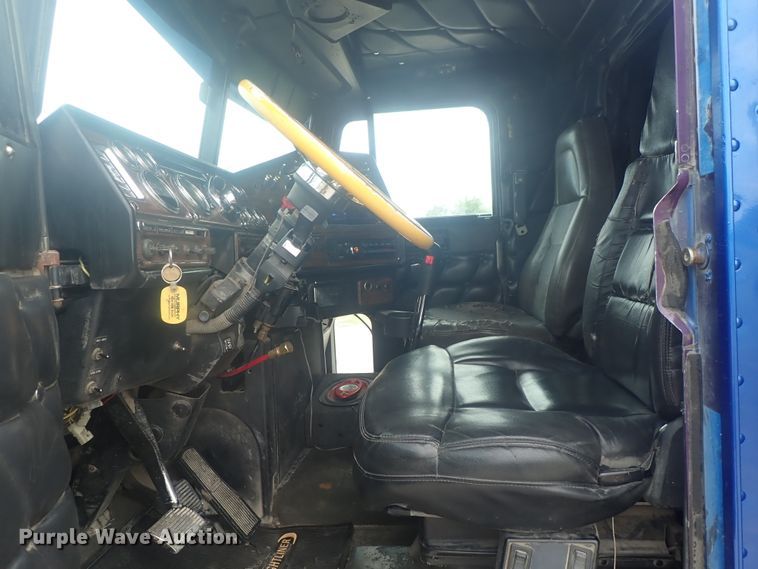 image for item DI4735 1998 Freightliner Classic X2  semi truck