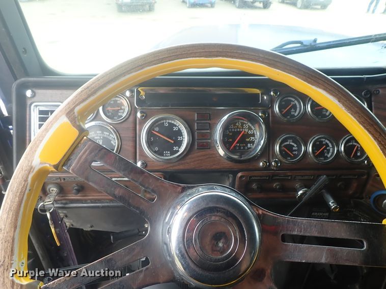 image for item DI4735 1998 Freightliner Classic X2  semi truck