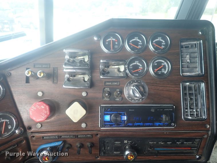 image for item DI4735 1998 Freightliner Classic X2  semi truck