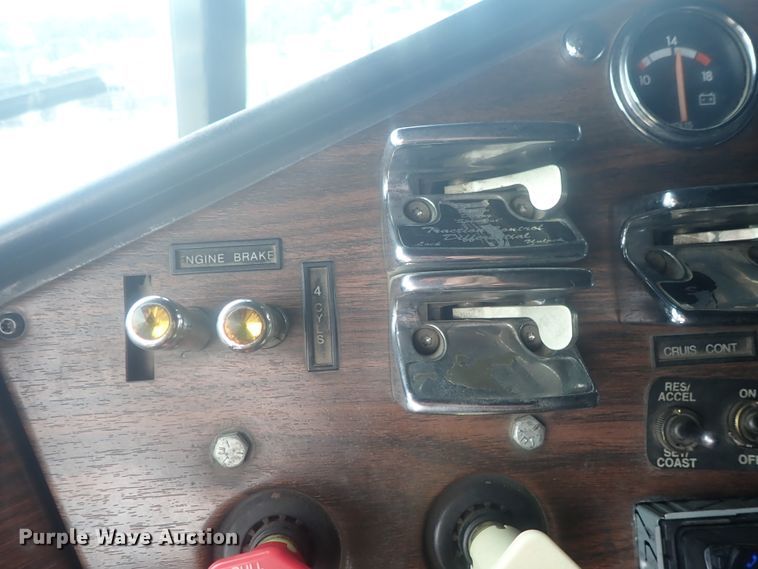 image for item DI4735 1998 Freightliner Classic X2  semi truck