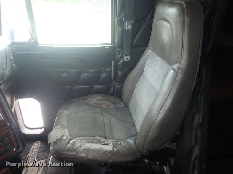 image for item DI4735 1998 Freightliner Classic X2  semi truck