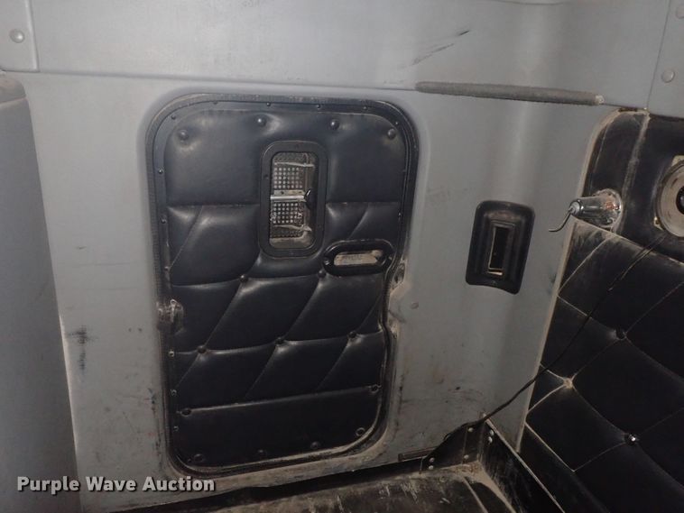 image for item DI4735 1998 Freightliner Classic X2  semi truck